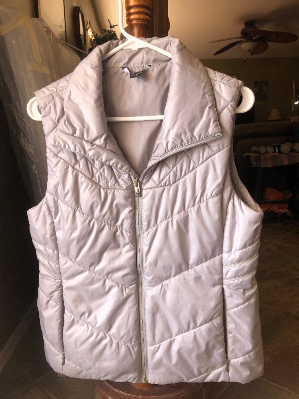 Oakley Women's Lightweight Quilted Grey Puffer Vest Medium
